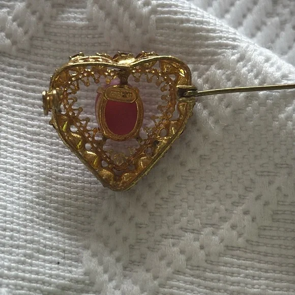 Vintage Czech Elegant Pink Lucite and Goldtone Heart Brooch - Picture 5 of 5